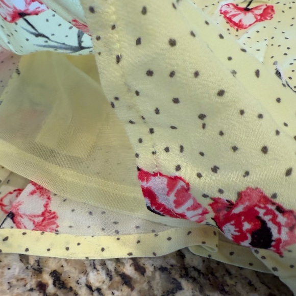 Jolt yellow floral romper open back SZ medium - Picture 3 of 9